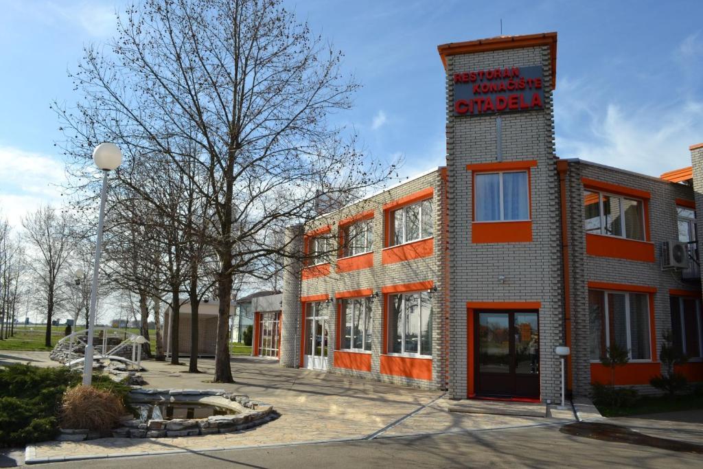 Motel Citadela 023 Ζρένιανιν Εξωτερικό φωτογραφία