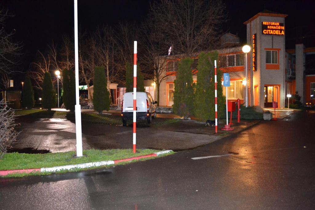 Motel Citadela 023 Ζρένιανιν Εξωτερικό φωτογραφία