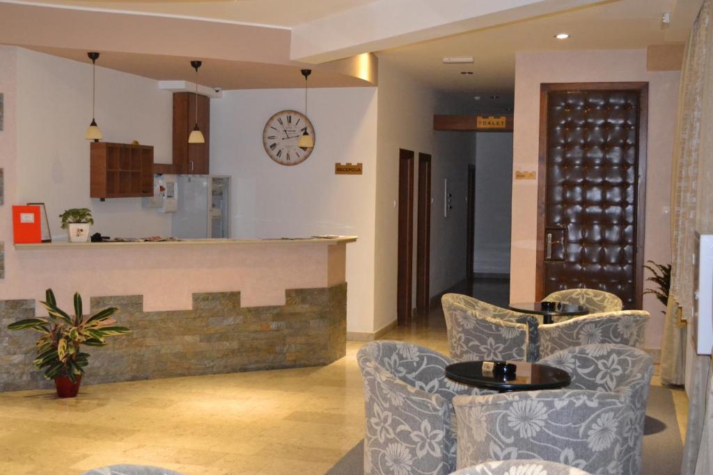 Motel Citadela 023 Ζρένιανιν Εξωτερικό φωτογραφία